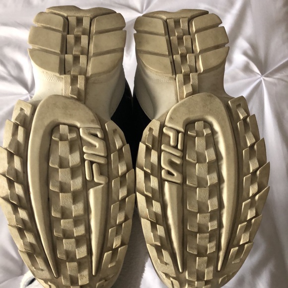 Fila women’s size 6.5US shoes. Used see pics - Picture 7 of 7